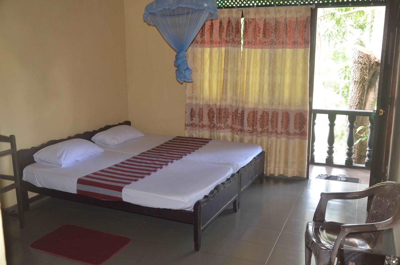 Lake View The Tourist Guest House Anuradhapura Ngoại thất bức ảnh