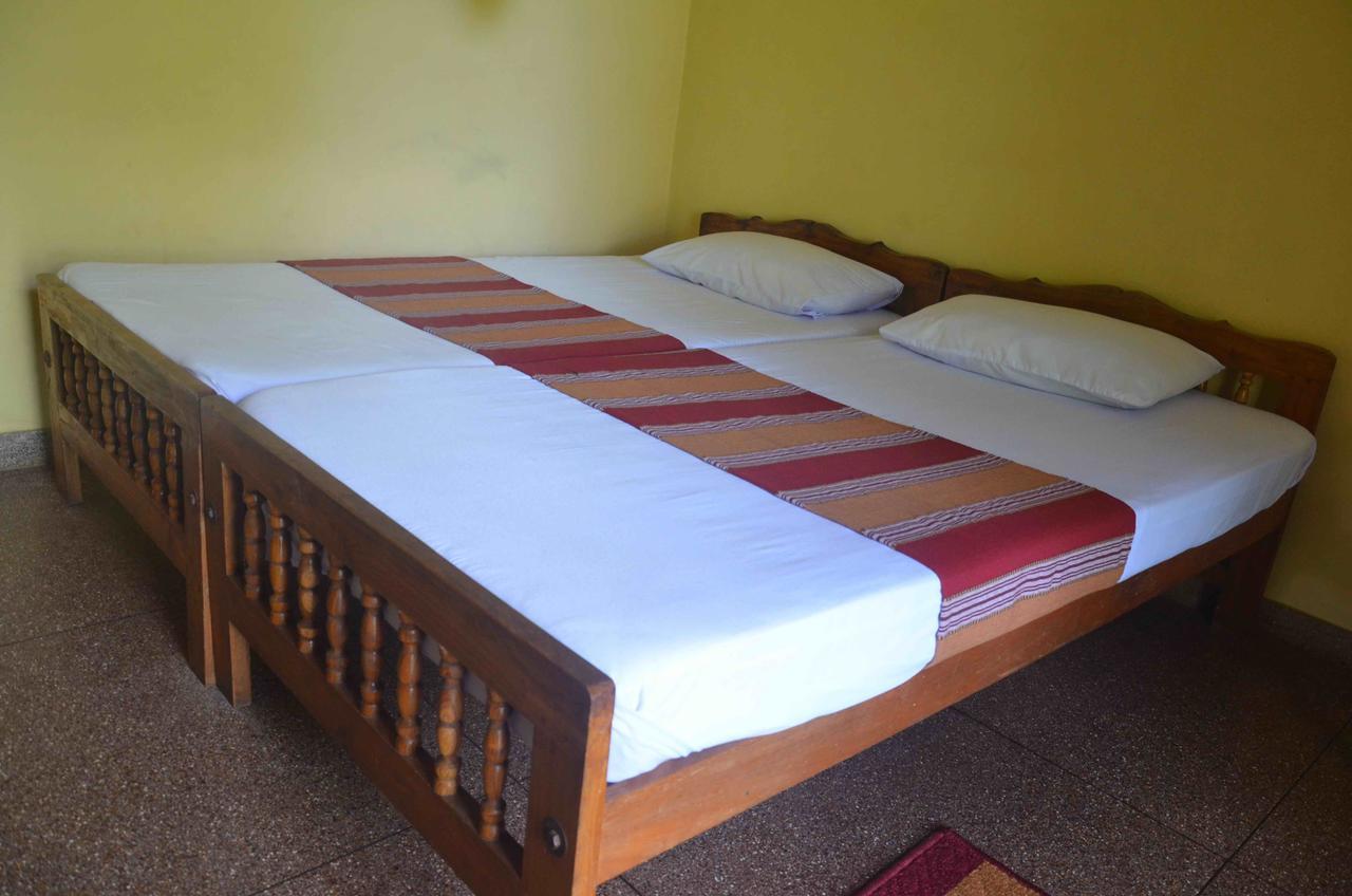Lake View The Tourist Guest House Anuradhapura Ngoại thất bức ảnh
