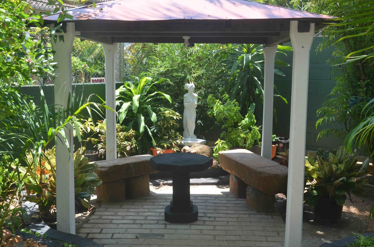 Lake View The Tourist Guest House Anuradhapura Ngoại thất bức ảnh