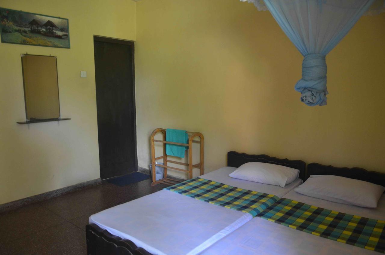 Lake View The Tourist Guest House Anuradhapura Ngoại thất bức ảnh
