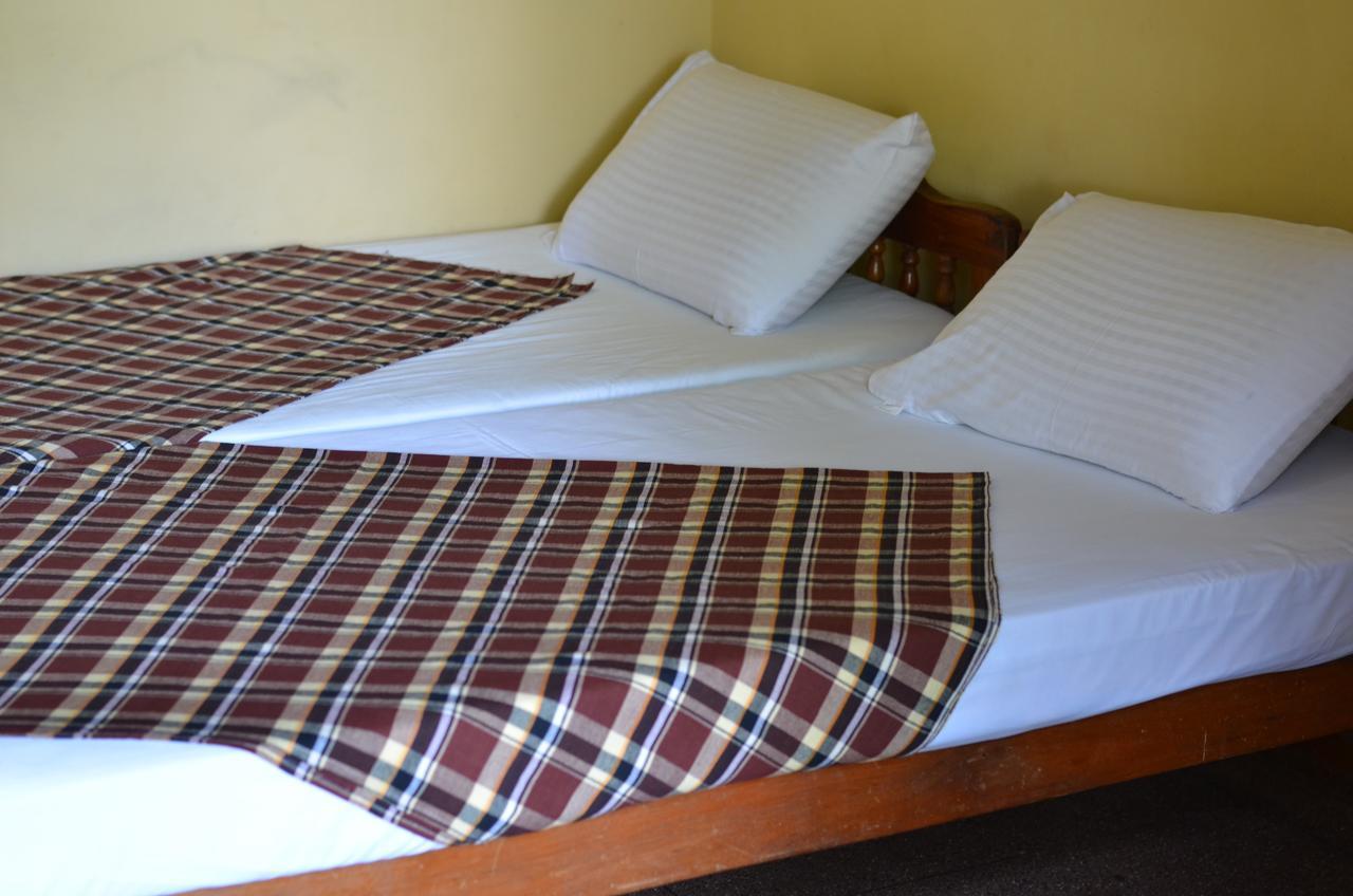 Lake View The Tourist Guest House Anuradhapura Ngoại thất bức ảnh