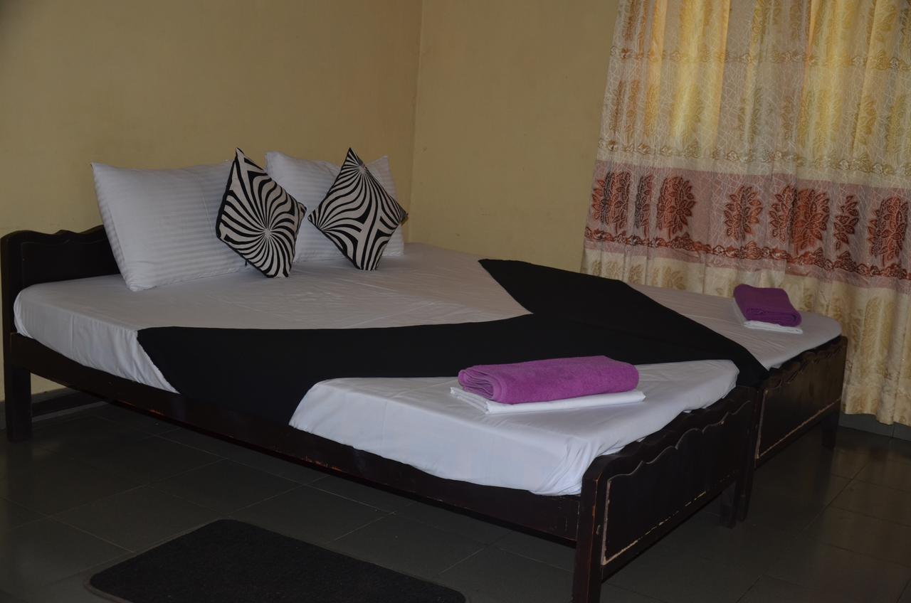 Lake View The Tourist Guest House Anuradhapura Ngoại thất bức ảnh