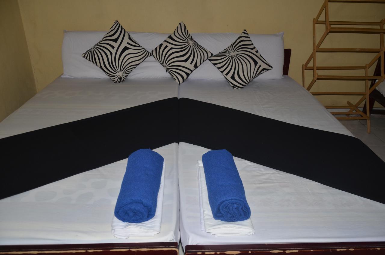Lake View The Tourist Guest House Anuradhapura Ngoại thất bức ảnh